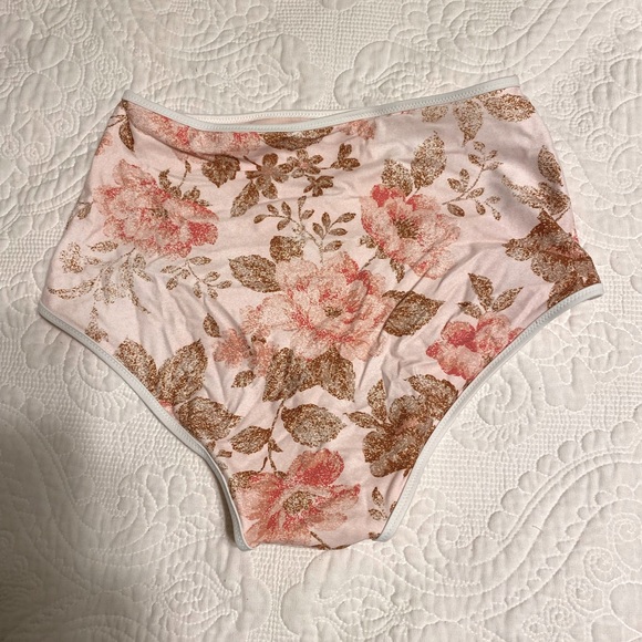 New w/ tags, AE high-rise bottoms, size small - Picture 2 of 3